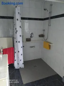Apartamento vacacional apta para familias con jardín, barbacoa y terraza - Image 3