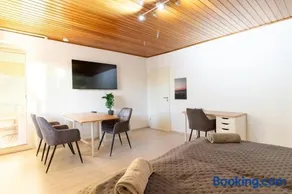 Helle, zentrale 4-Zimmer-Wohnung - Image 2