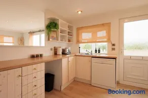 Sunset Lodge, River View & Log Burner - Image 4