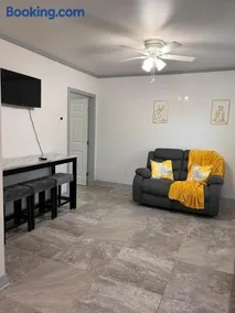 Lovely entire apartment in Tyler - Image 1