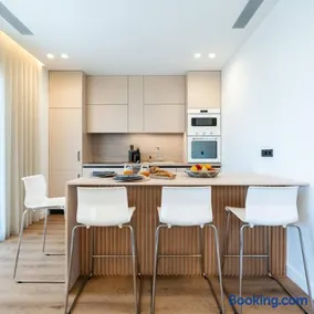 2-BD Luxury Apt Sea View Balcony near the beach - Image 2