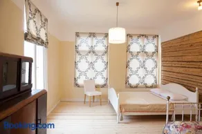 Aia Guest Apartment - Image 3