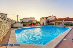 Apartment Marina 1 with shared pool - Image 2
