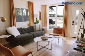 The White House, A Unique ABQ Stay in Central Location near Uptown - Image 1