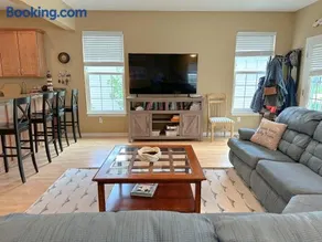 5 Bedroom Home in Old Homestead II - Image 4