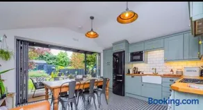 1 bed apt Sleeps 2 Oswestry Parking Garden - Image 1