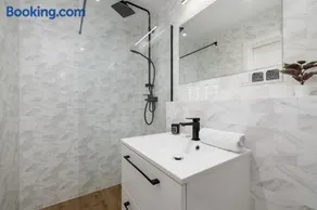 Apartment in Krakow with parking and balcony by Noclegi Renters - Image 4