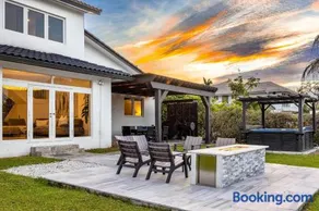 Waterfront Villa with Pool and Dock - Image 3