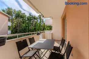 Appartement de vacances convivial et familial avec terrasse, jardin et piscine | À côté de la plage - Image 2