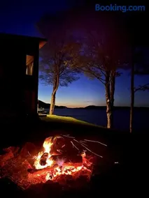 Luxury Waterfront Escape - Private Firepit & Dock on Lake Memphremagog - Image 1