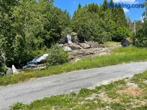 The house by the waterfall - Image 3