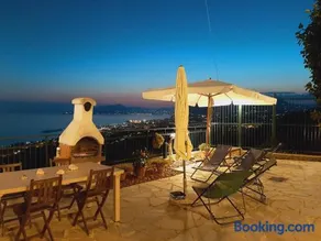 Sarina House Ocean View - Image 1