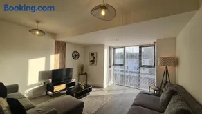 Premium CITY APARTMENT near Harry Potter Studio and Luton Airport - Image 3