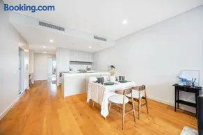 Staycation Vibes Resort-Style 2BR Pool & Gym - Image 2