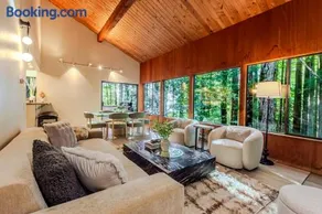 Serene Redwood Retreat with Sauna, Gym & Hot Tub - Image 1