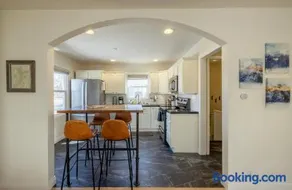 Family Home Near Downtown SLC | Workspace & Yard - Image 2