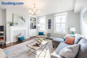 Spacious Home Walk to Everything and FREE Parking - Image 2
