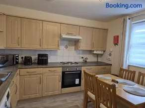 Spacious Modern 2-BR Apartment in Aberdeen City Centre - Image 3