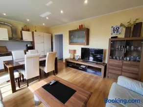 Apartament GórnyŚląsk blisko jeziora - 120qm - 3 sypialnie z parkingiem i klimatyzacją - Flat UpperSilesia with Parking & air conditioning - Ferienwohnung OberSchlesien mit 3 Schlafzimmern inklusive Parkplatz und Klima - Nähe Badesee und Sandstrand - Image 1