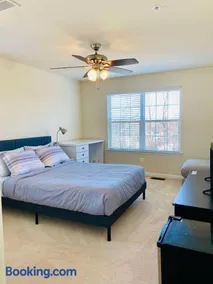 Premium Bedroom & Private Bathroom Long or Short Term 1 - Image 4
