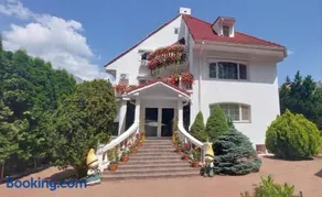 Vilă Spațioasă pentru Grupuri Mari, Bușteni - Image 1