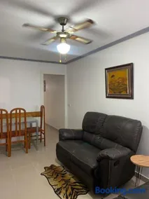 Apat sombrero A Cunit Beach - Image 1