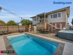 Blue Pacific Holiday Home - Murrah St 73 - Image 1