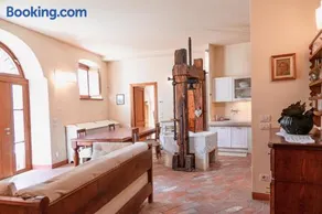 La Tinassara Retreat - Image 1