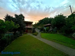 Shonikebi Guest House - Image 1