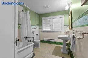 Midstream Premier 2BR Wi-Fi Parking - Image 4