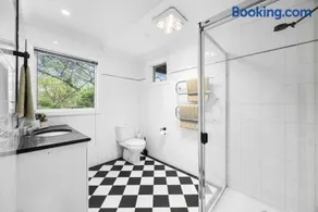 Serene 2BR Retreat in Goughs Bay Lake Eildon - Image 1