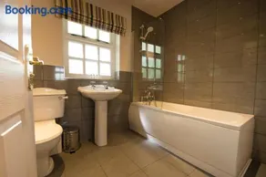 Tissington Cottage- Darwin Lake Holiday Village - Image 5