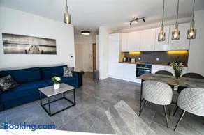 Apartament VILLA PARK przy plaży z widokiem na jezioro, taras 50 m2 - Image 1