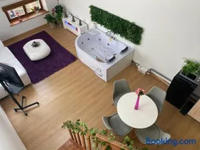 Suite Romantique DRØM avec Spa Privatif et Climatisation - Image 2