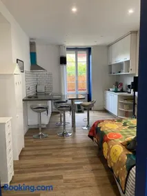 Appartement entier, 2 personnes, rez de chaussée, terrasse vue montagne, sur GR10 - Image 5