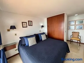 Maravilloso e impecable en primera línea - Image 2