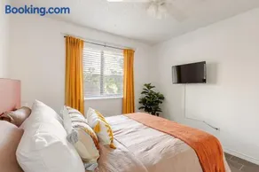 TX Home Away Large Patio, Smart TVs, FAST WiFi - Image 3