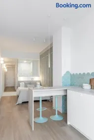 Designer apartment facing the sea - Image 1
