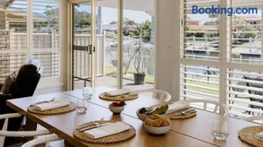 Nabilla Court - Waterfront Luxury with Paddleboards - Holiday Yamba - Image 3