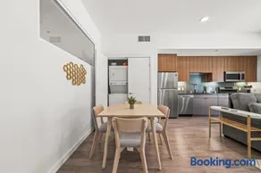 Stylish Condo Mins to Shoreline - Image 5