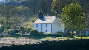 Min y Mor Menai - Image 1