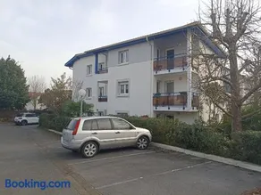 Bayonne appartement 3 pièces de 63m2 avec terrasse,parking et wifi - Image 2