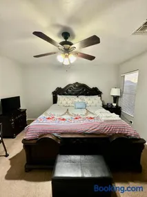 West PHX Cozy king suit with private bathroom Inside a house - Image 5