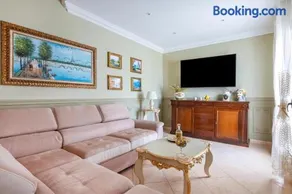 Villa Simone Vacation Villa With Garden - Happy Rentals - Image 5