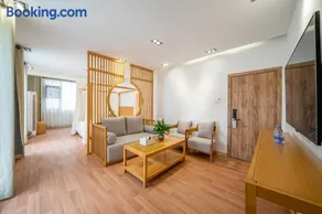 Floral Hotel Guilin Daifeng Lake House - Image 3