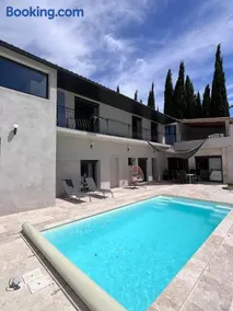 Villa haut de gamme avec piscine et jacuzzi - Image 1