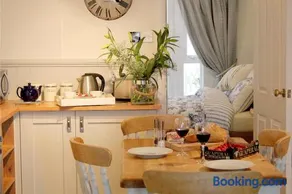 Tide House Seaside Holiday Cottage - Image 1