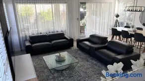 Luxury Family Retreat with Games Room and Outdoor Cinema - Image 2