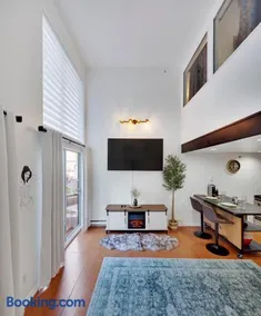 Stylish Two-Story Loft with Rooftop Deck - Image 2