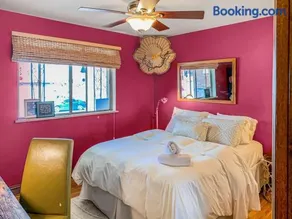 Charming two bedroom family home in coveted neighborhood - Image 1